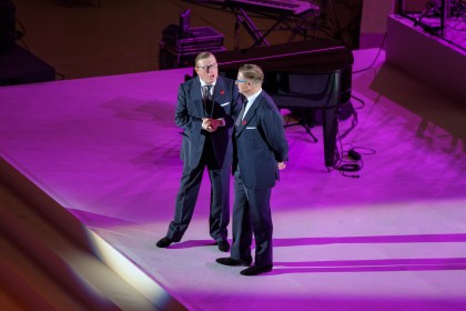 Los Morancos en su actuación durante la gala People in Red de la Fundación Lucha contra el Sida (Barcelona, 2018)